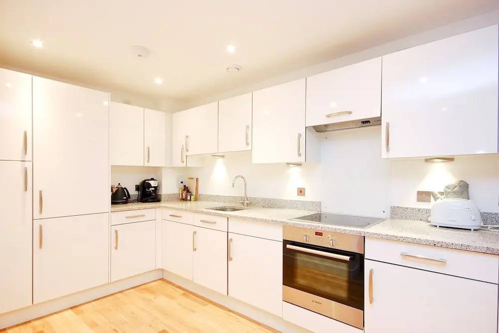 Bright Godfrey Place Nest - HEN21