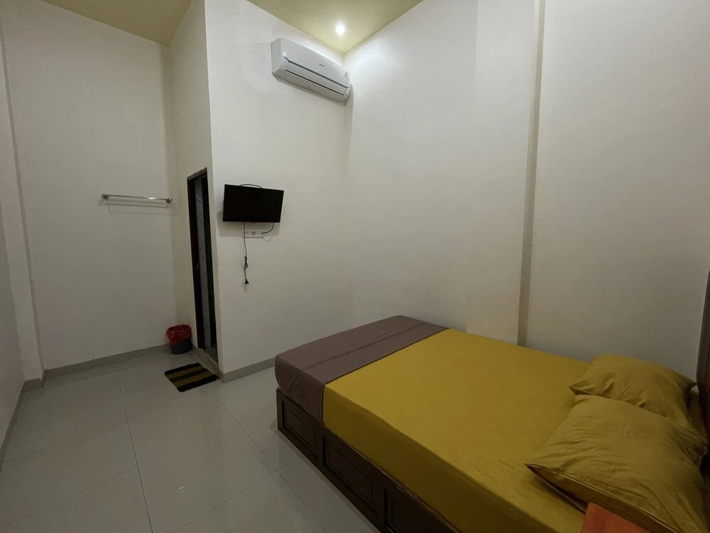 OYO 93414 Wisma Ratu Syariah Near SMP Negeri 2 Watang Pulu