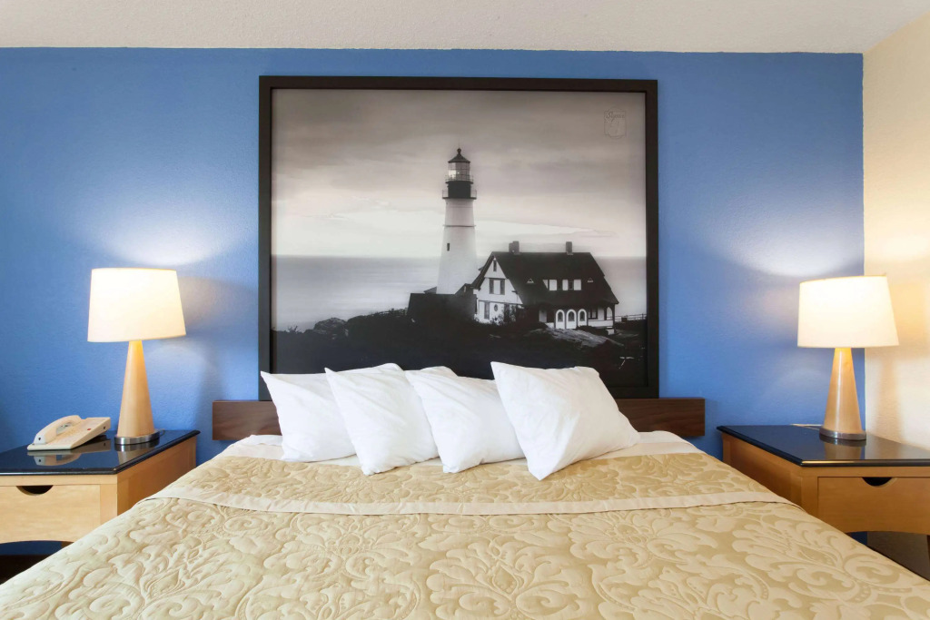 Super 8 by Wyndham Lewiston Auburn Area