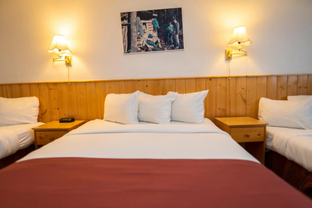 Canadas Best Value Inn- Riverview Hotel