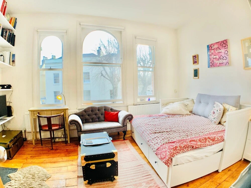 NEW Charming 1BD House With Patio in London
