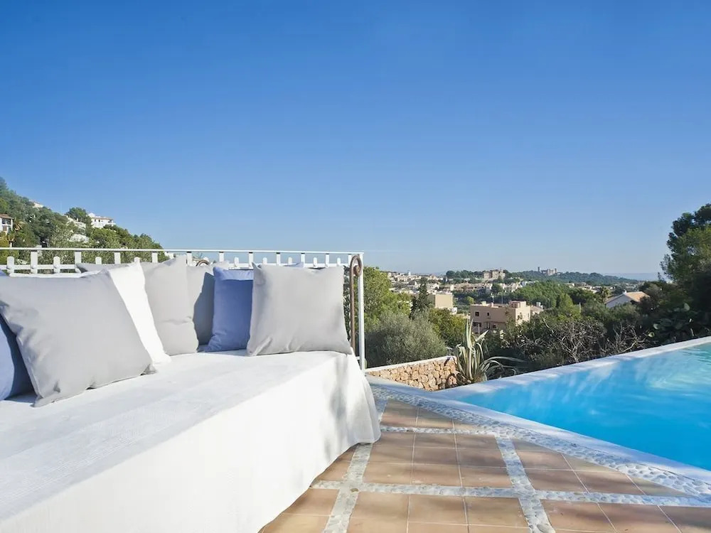 Charming mansion with pool sea view
