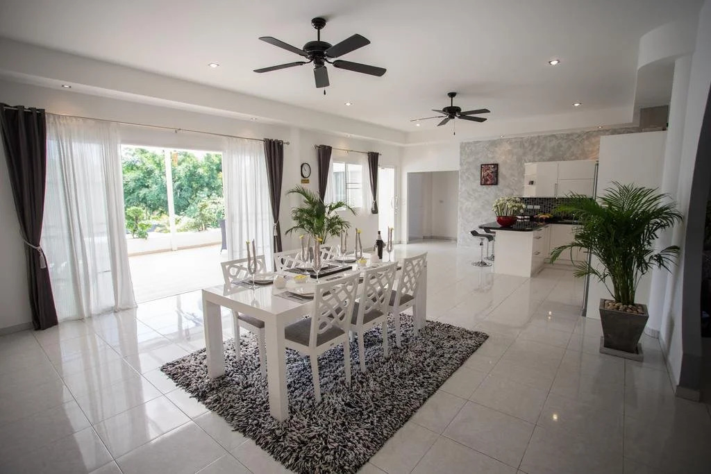 Blissful Tropical Stay at SeaLaVie Villa