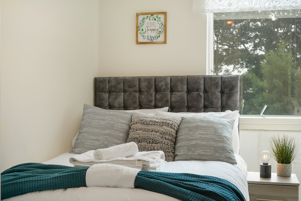 Stylish 2-Bed Flat Near Central London