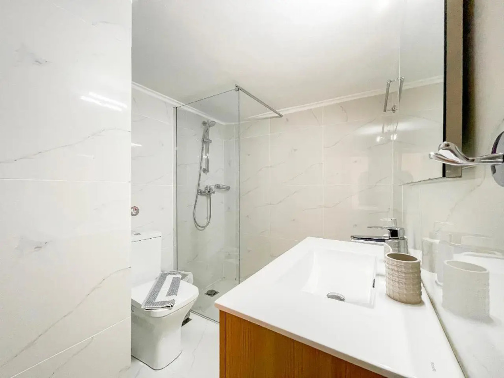 Aristotelous Sunny 118sqm apt in Viktoria