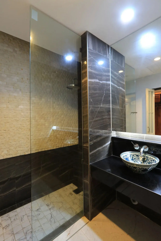 Tharaburi Resort
