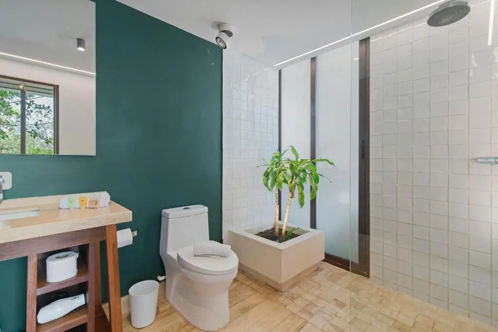 205 Perfect Location 3 bedrooms Apartment