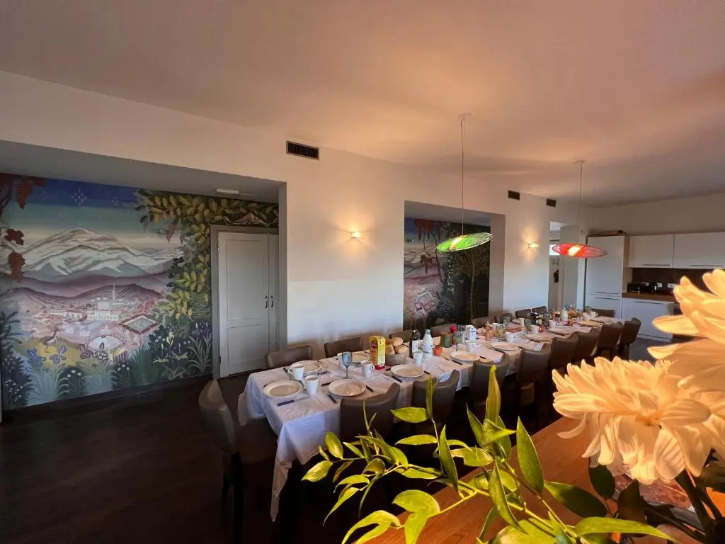 Large villa for 20 guests on large estate with private pool and tennis court Big conference room with facilities VILLAITALY EU