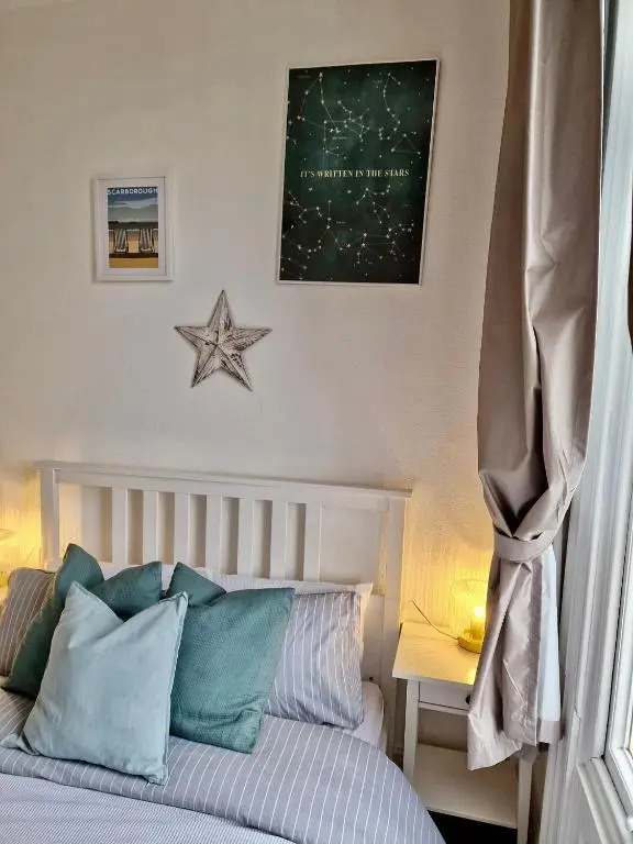 The Pink Bath Pad - 3 bedroom seaside apartment Pets allowed New