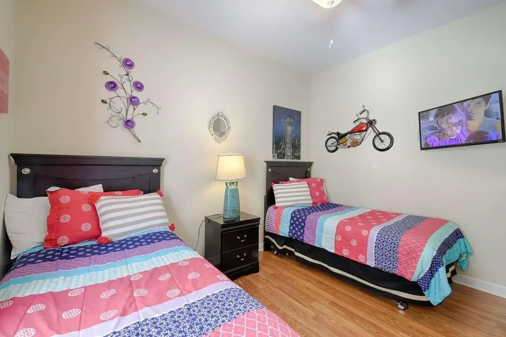 8925 Paradise Palms