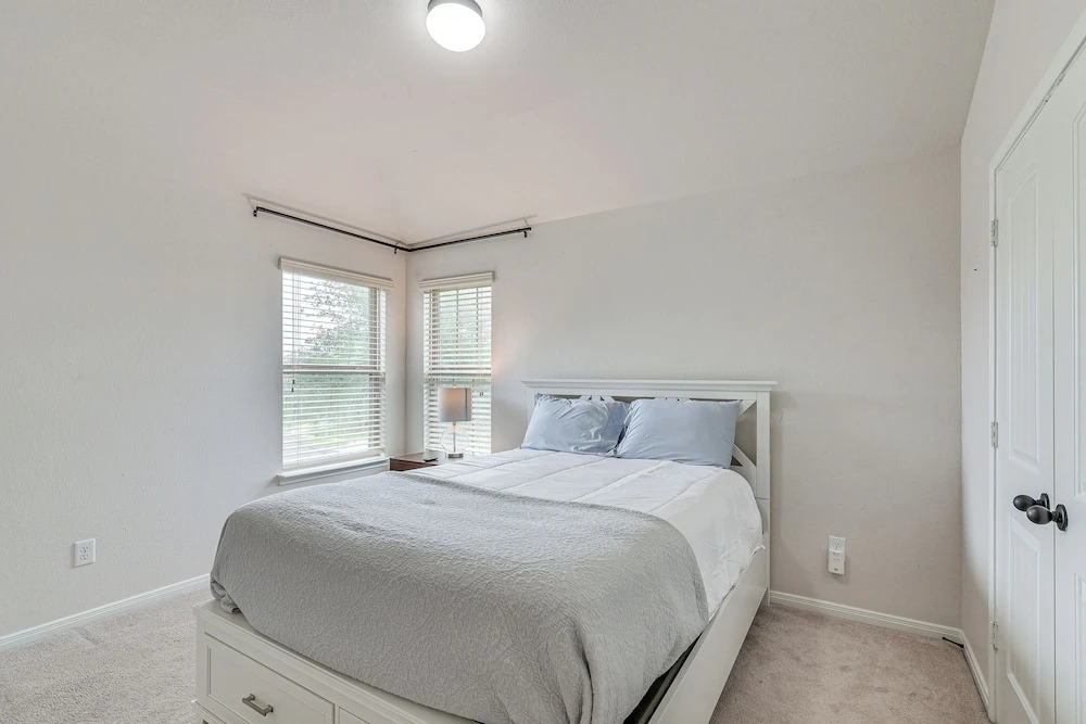 12 Mi to Dtwn Houston: Modern Home w/ Backyard