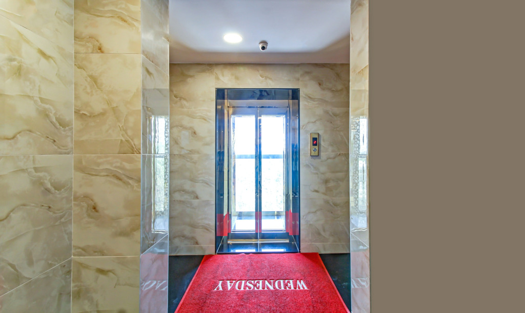 Oyo 27844 Seven a Luxury Hotel