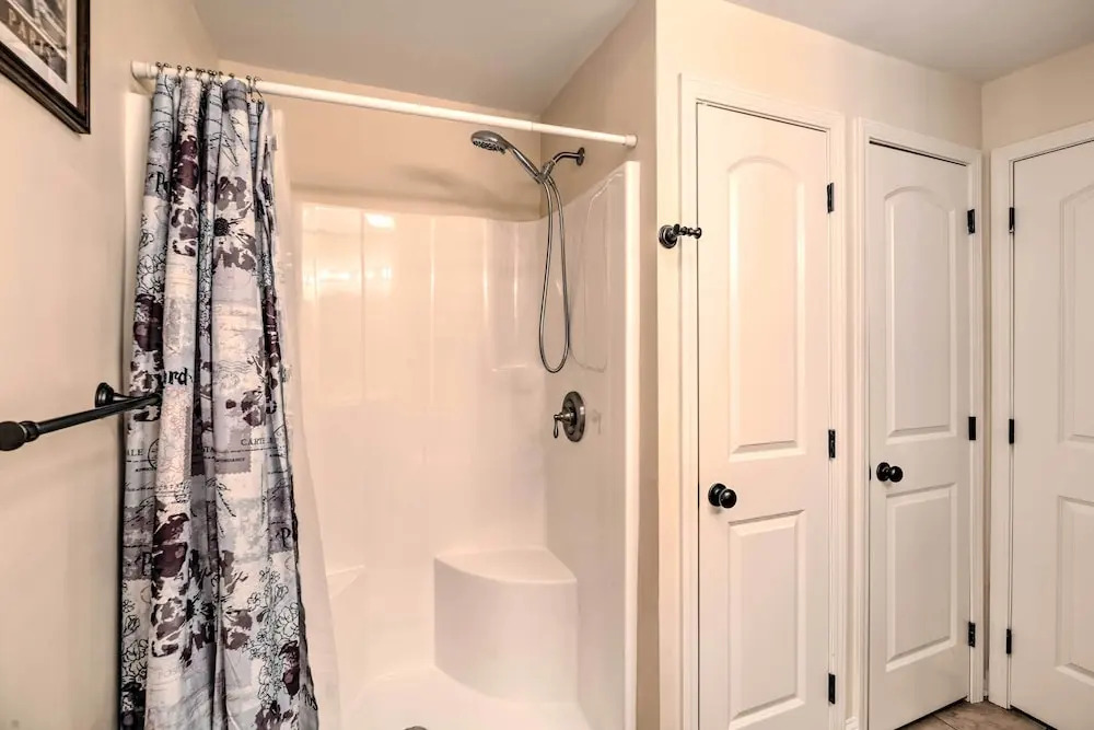 Bristol Escape w/ Patio, 2 Mi to Downtown!
