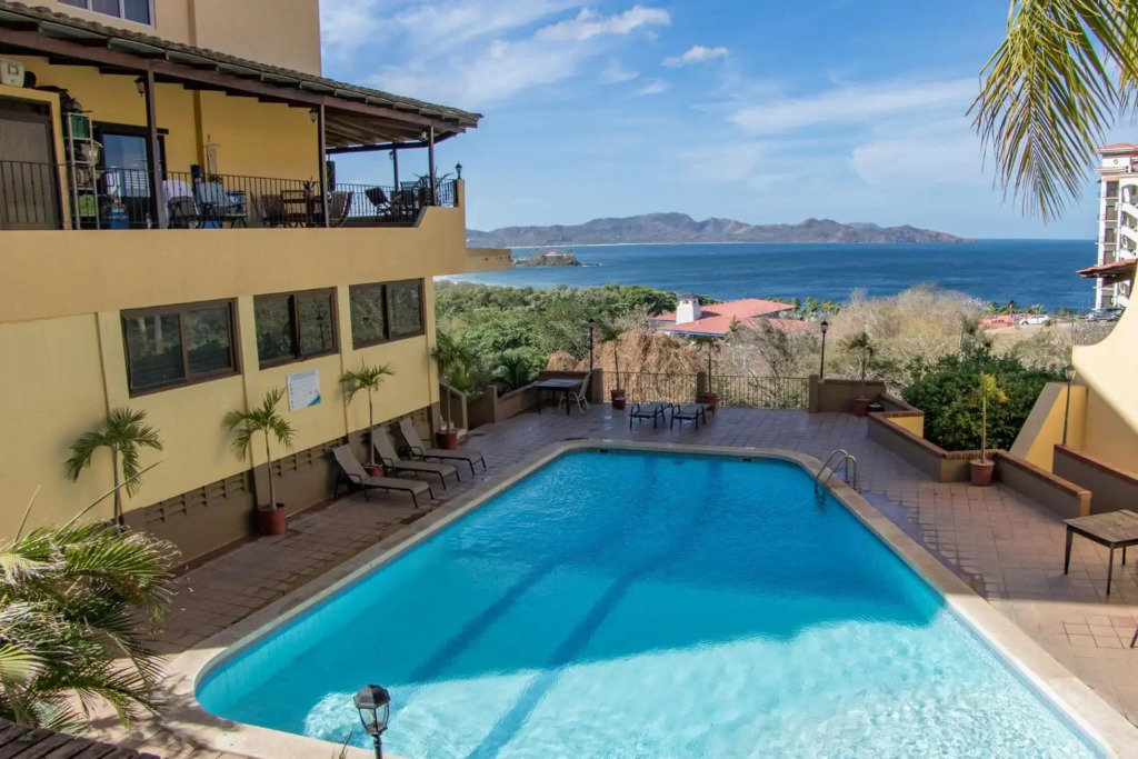 Presidential Suites 4 - Recently renovated 2 bedroom condominium in the heart of Flamingo