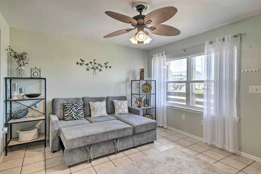 Gulf Shores Condo w/ Pool & Grill: Walk to Beach!
