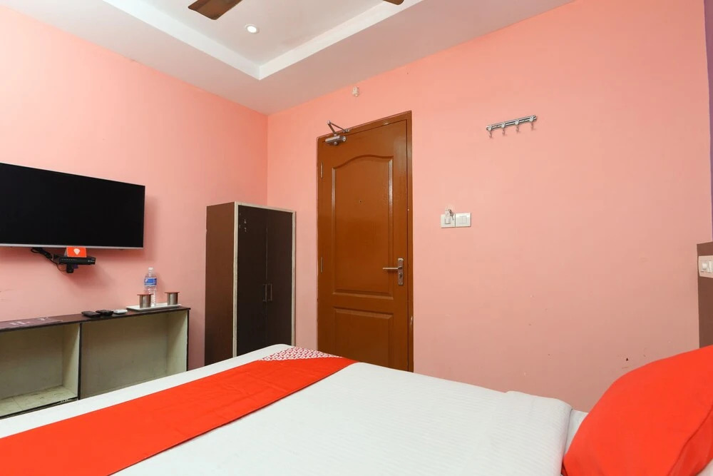 Oyo 6637 Hotel Bvn Grand