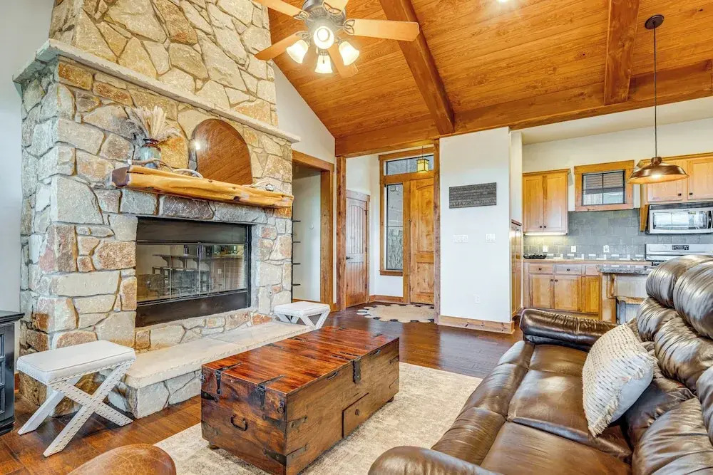Scenic View! Lake Travis Cabin Near Wedding Venues
