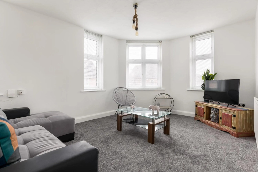 Lima Apartments - Large 3 Bedroom Apartment, sleeps up to 5 people ideal for Contractors and large families! Free Parking & Wifi