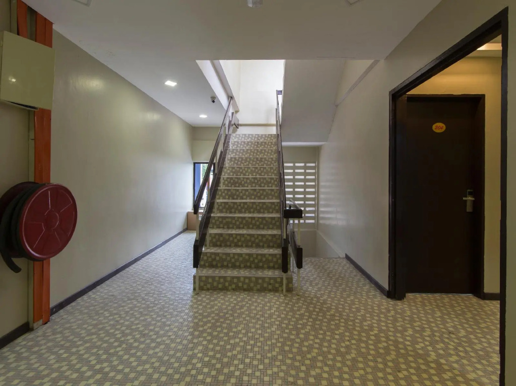 OYO 1136 PD Star Hotel