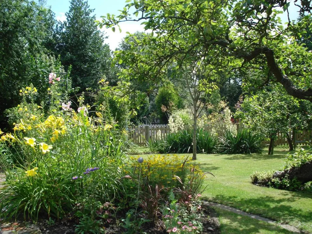 The Bell House - 500 year old town house in quiet country village