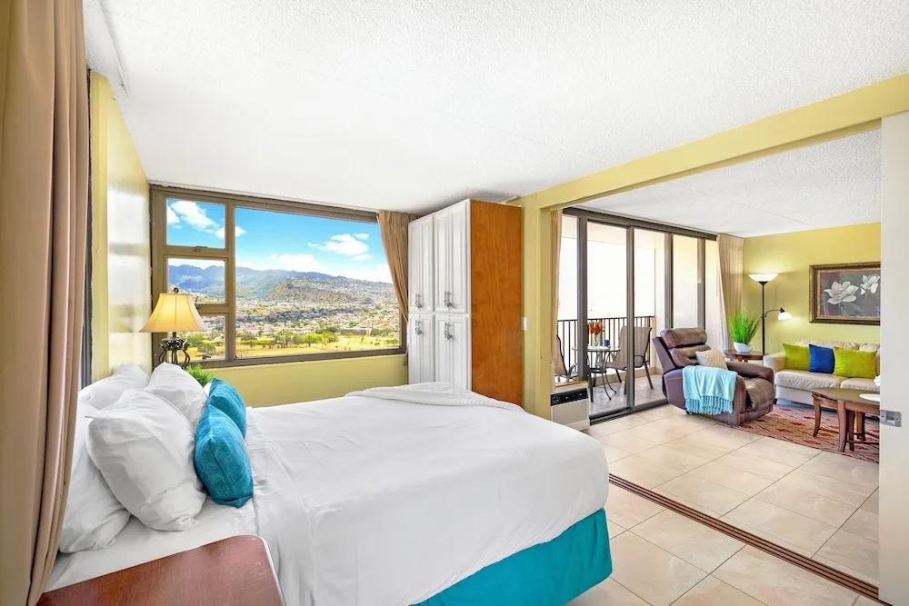 Waikiki Banyan 1BR Condos with No Parking