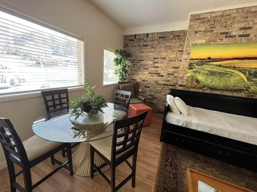 Two bedroom House with fenced in yard, covered patio area, located at the Joplin Inn at the entrance to Mountain Harbor, just 1 1/2 miles from Lake Ouachita. by RedAwning