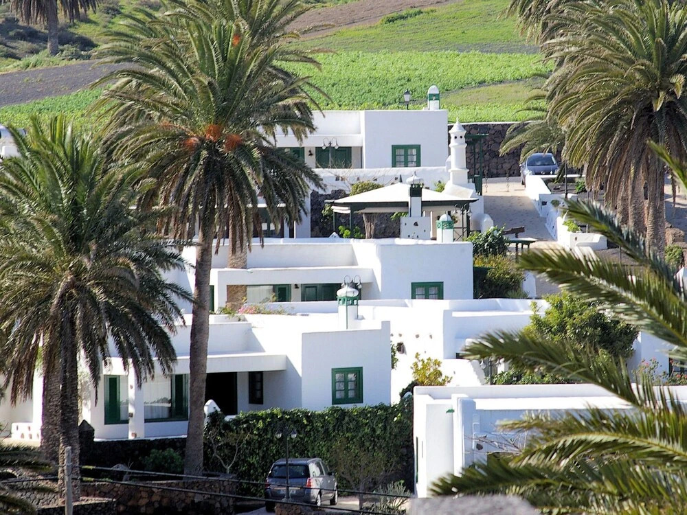 Spacious Villa in Haría With Swimming Pool