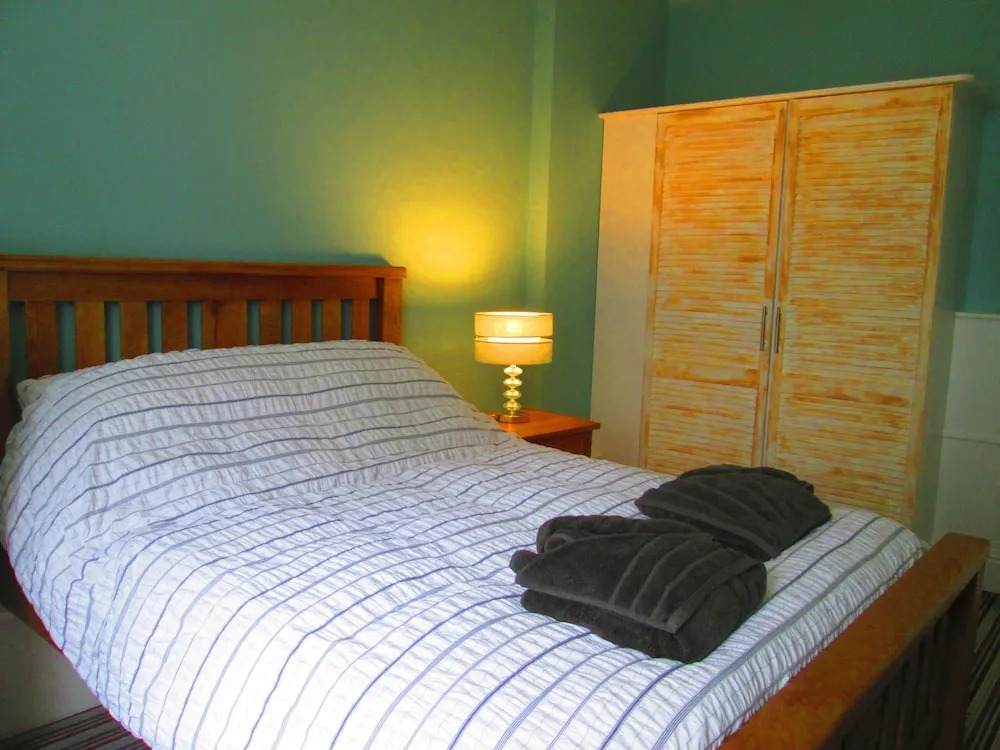 The Old Kitchens - Dog-Friendly Coastal Cottage, Isle of Wight, Near The Needles