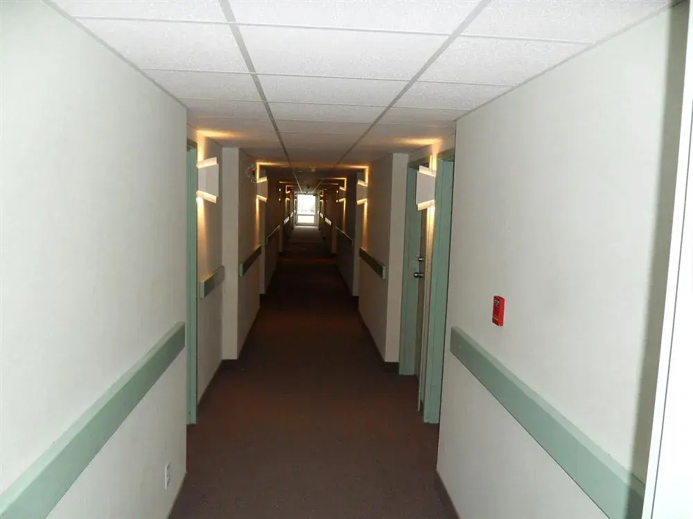 Bay Hill Inns & Suites