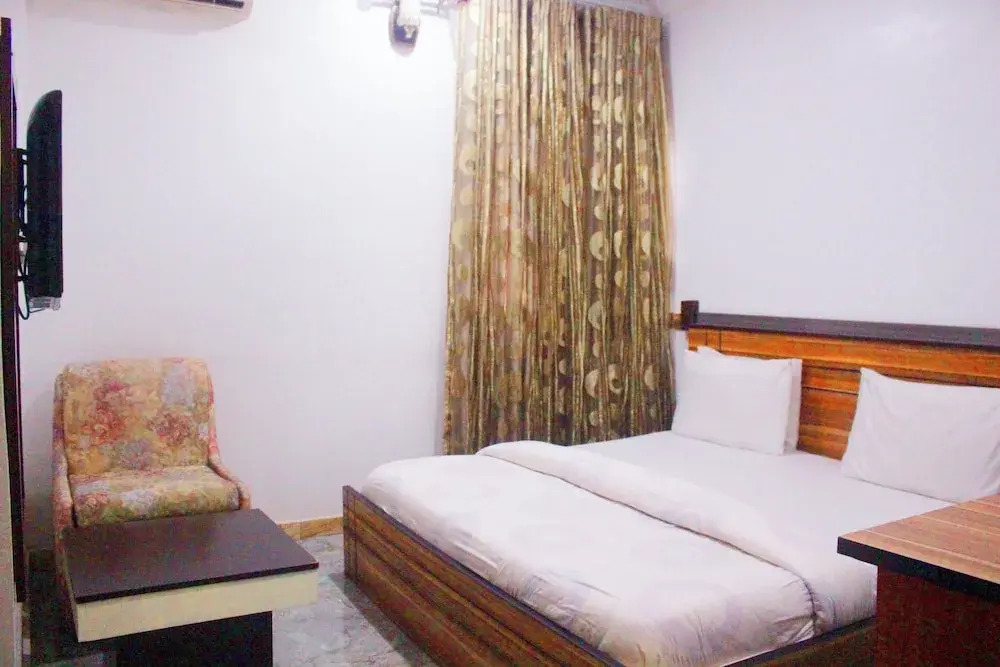 Pacific Paradise Suites