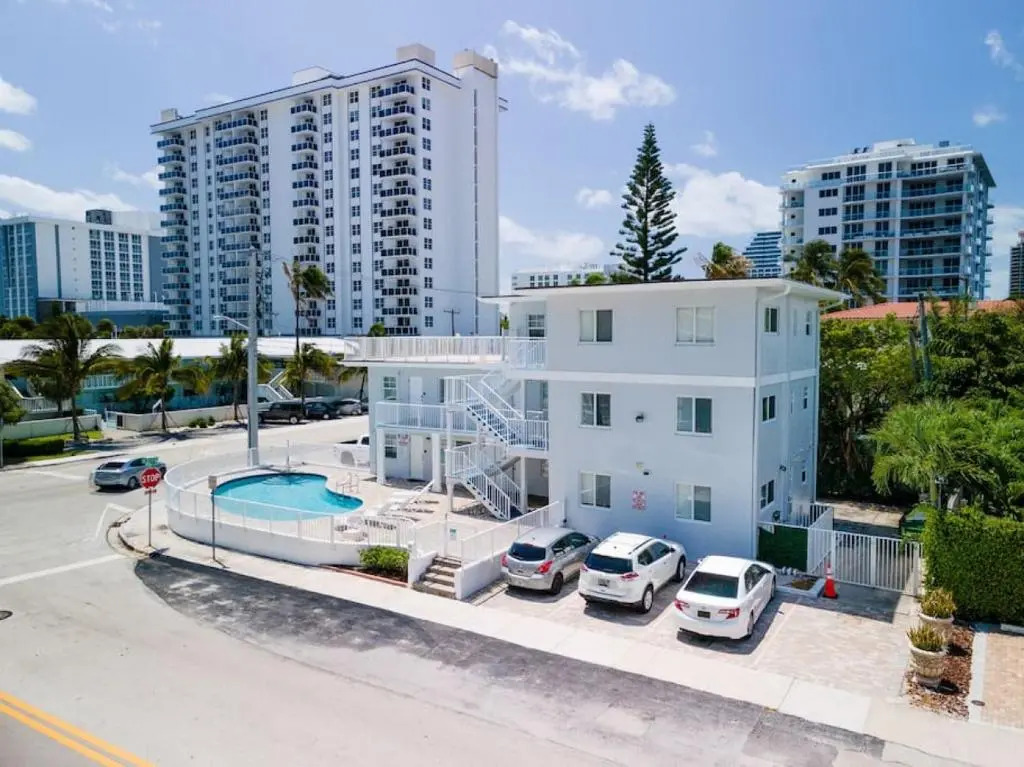 Bayshore Breeze 3 - King Bed, Kitchen, Parking