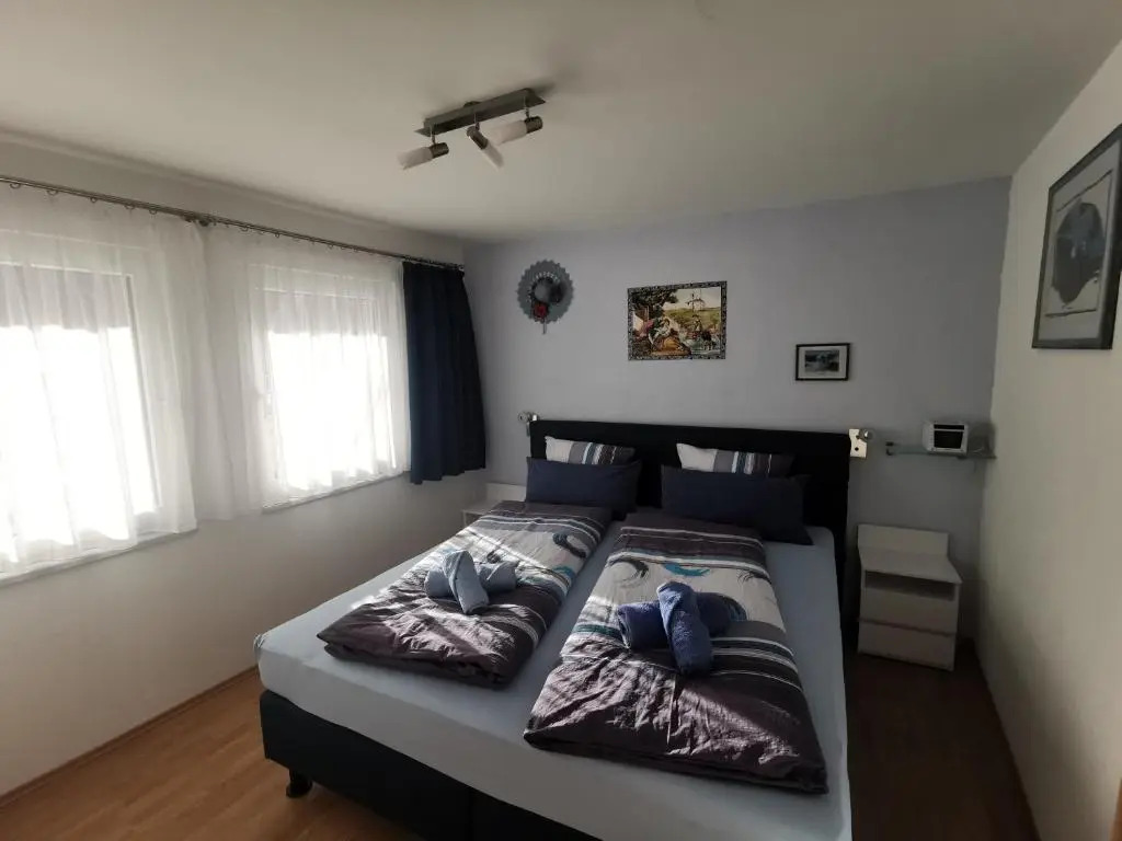 Chasa Aquileia Scuol - Bergblick, Komfort, 6 Pers, zentral, Terrasse, Gratis Parken, Wlan