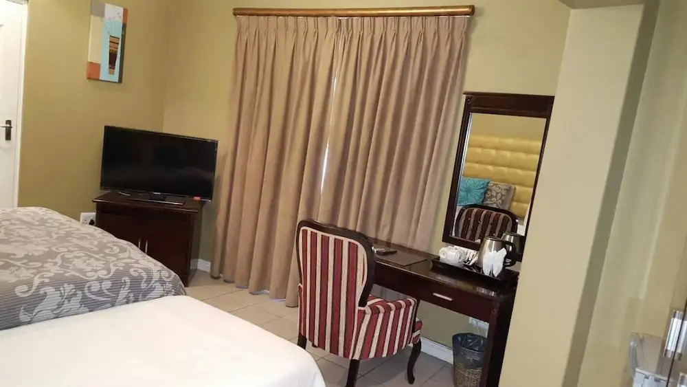 Savoy Lodge - Nice Budget Triple Room 2