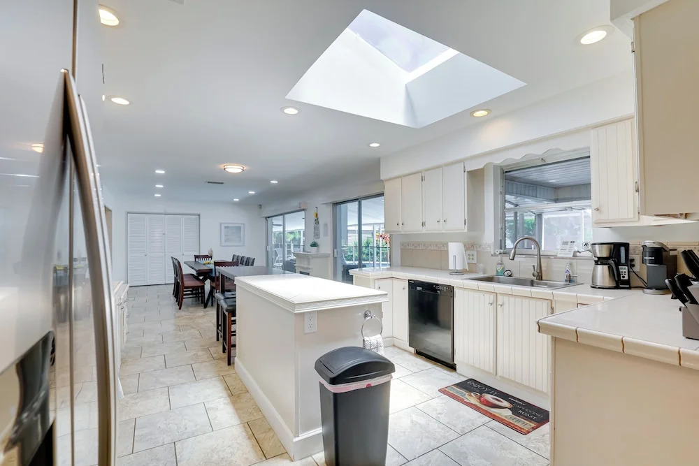 5 Mi to Busch Gardens Tampa Bay: Villa w/ Pool