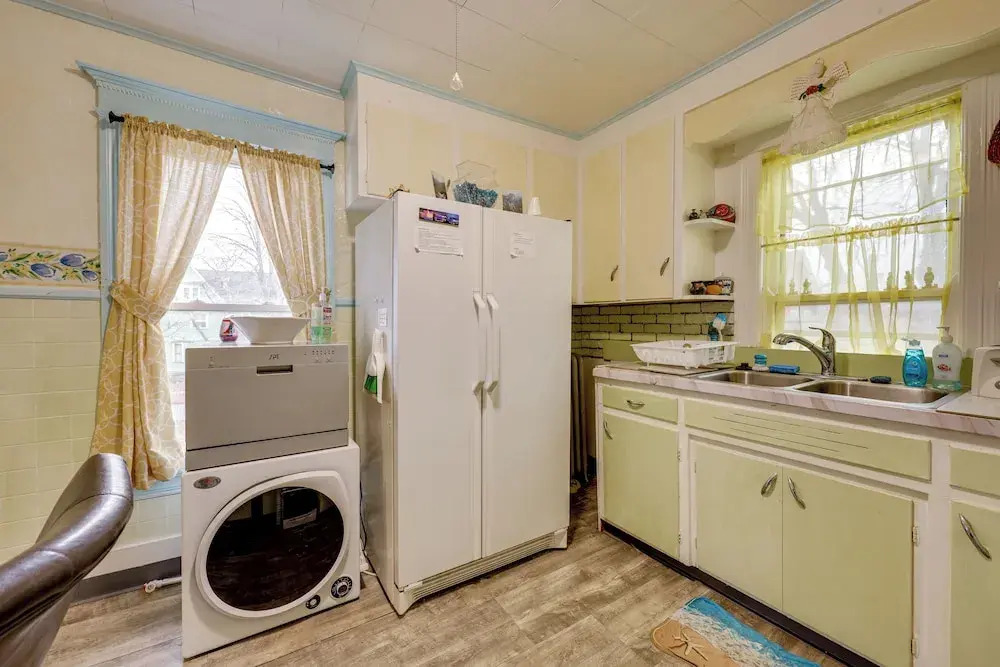 2 Miles to Dtwn! Idyllic Rochester Apt w/ Hot Tub