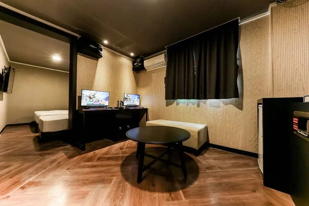 Hotel Box