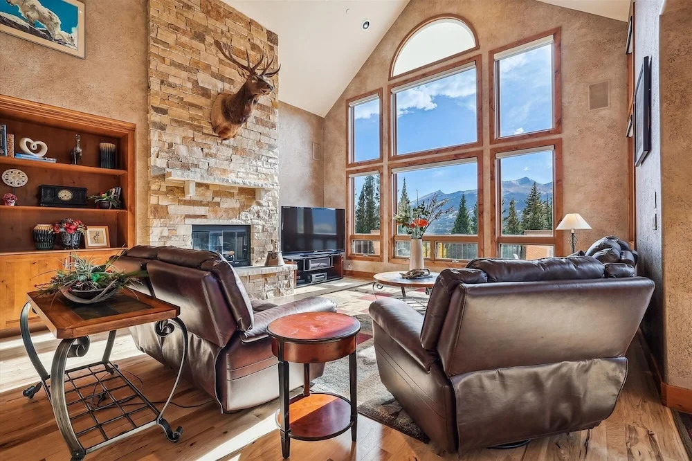 Rounds Retreat 4 Bedroom Home by Redawning