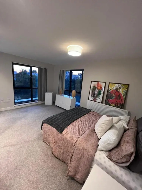 3br-3bath-central London-parking-petsok-fireplace