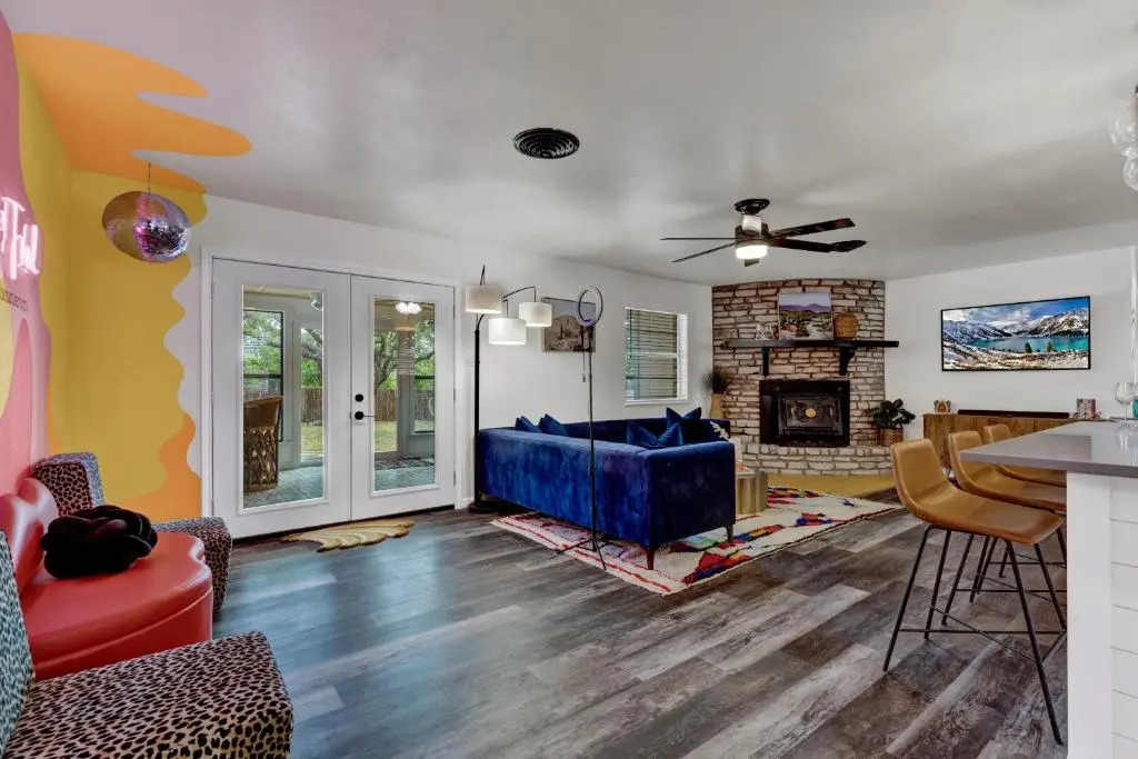 Eclectic Fun Haus With Hot Tub - 3 Min Drive to Main