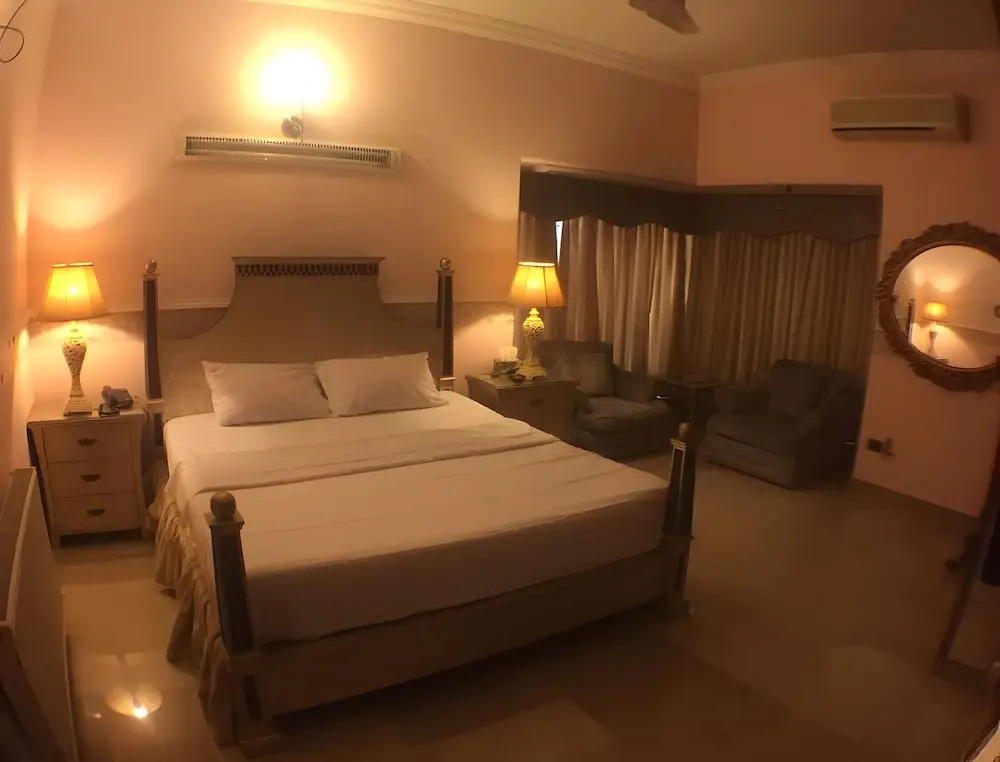 E Lodge Guest House
