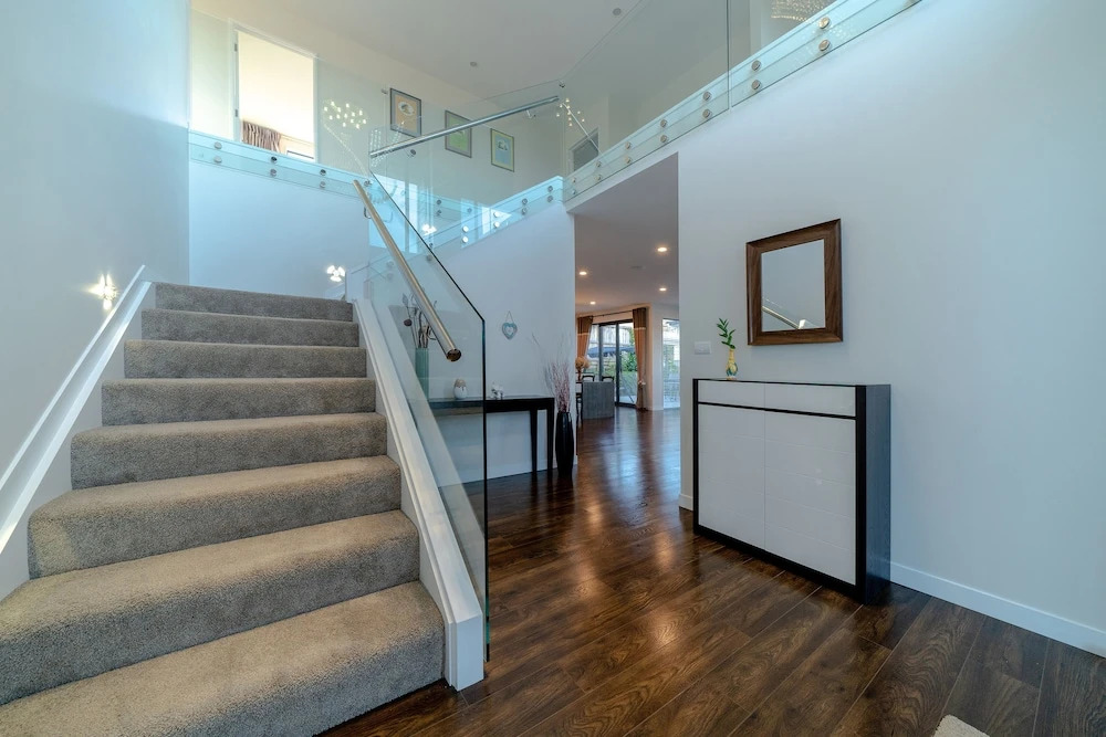 LongBay Spacious Luxurious 5 Bdrm House