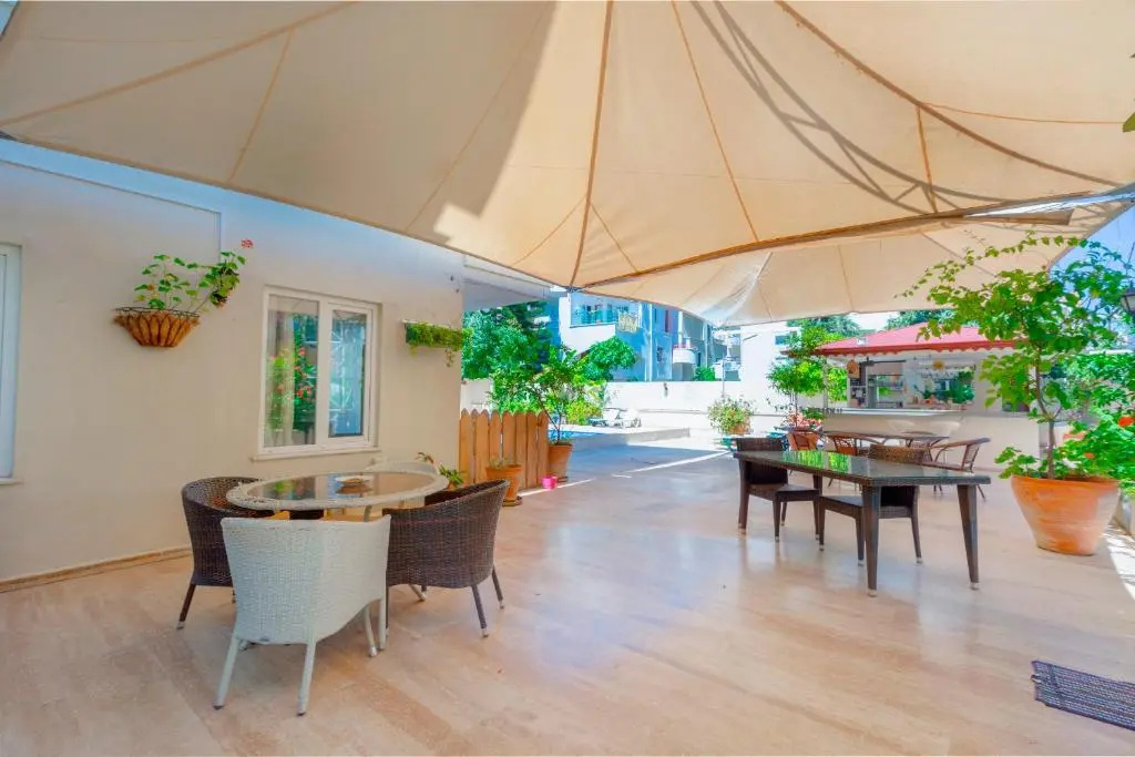 WEEKLY rent of 2+1 apartment 250 m from the sea and in center of all need/Alanyas
