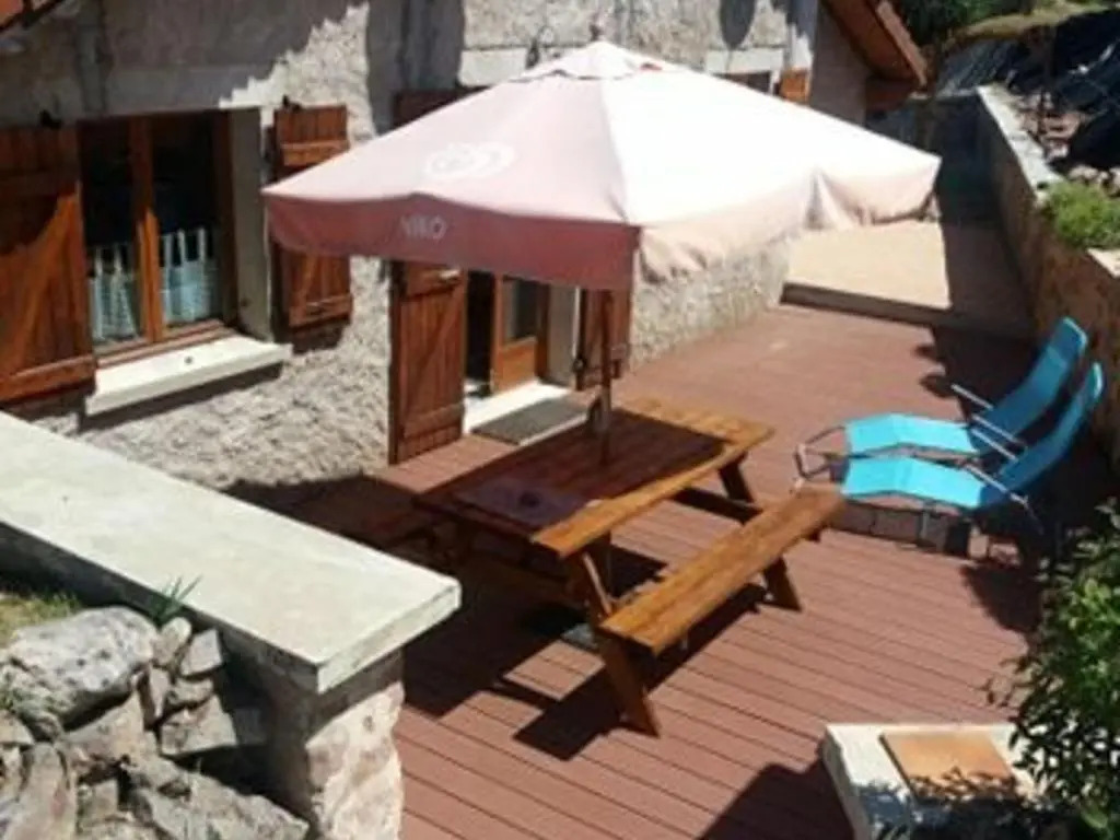Charmant meublé au calme, proche cascades, randos, chevaux, parking et terrasse privée, WiFi gratuit - FR-1-589-365