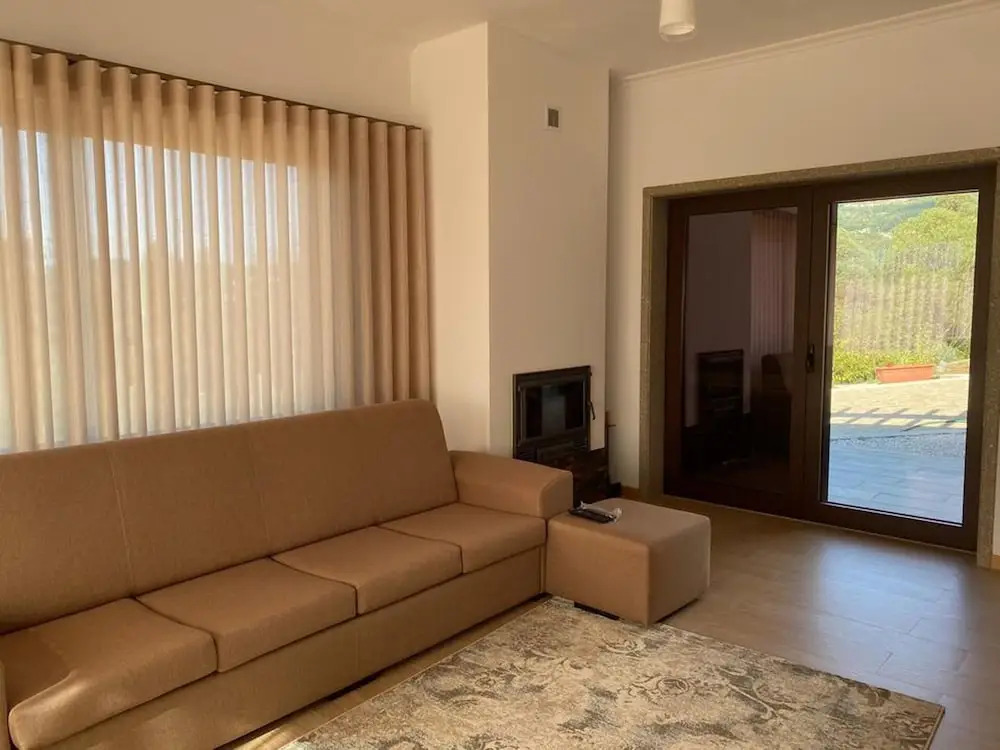 3 Bed House - Sleeps 6 - Parking - Wifi