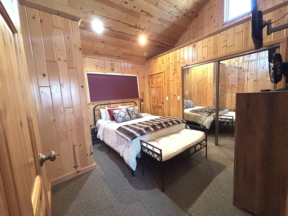 Yodeling Loon Hideaway 3 Bedroom Home