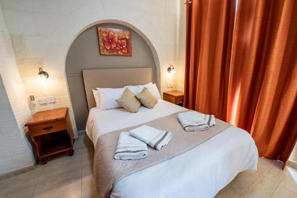 Ta Lucija Sleeps 4 with Private Pool