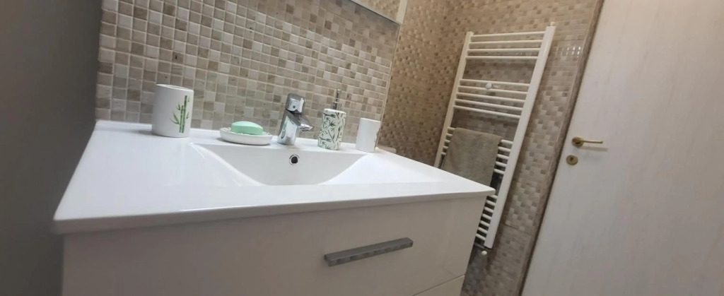 Etaj 4 fără lift. Garsoniera moderna, bloc nou