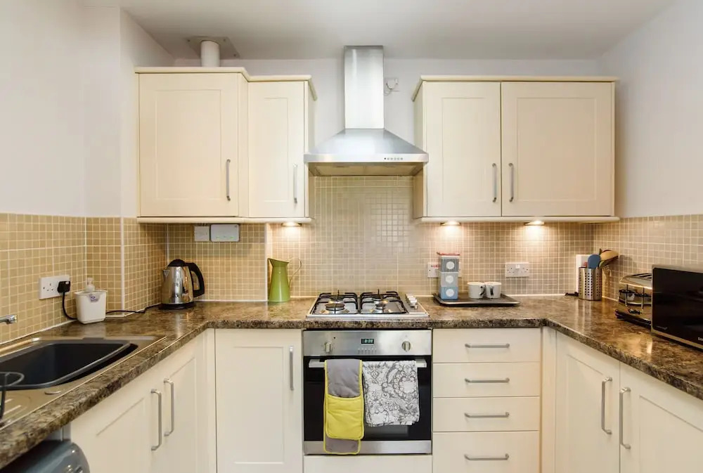 3 84a Albany Road