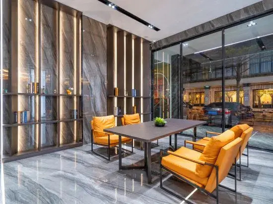 Manhattan Hotel (Guigang Life Harbor High-speed Railway Station)