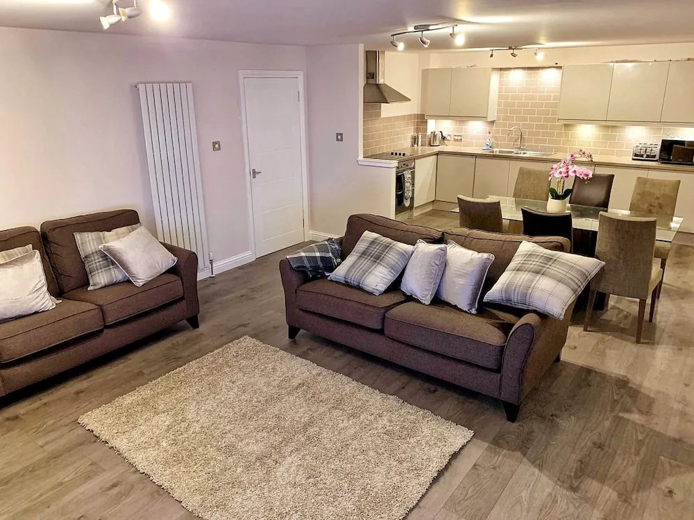 Modern 3 Bedroom Home Near Haymarket